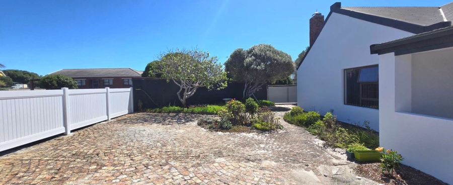 4 Bedroom Property for Sale in Kleinbaai Western Cape